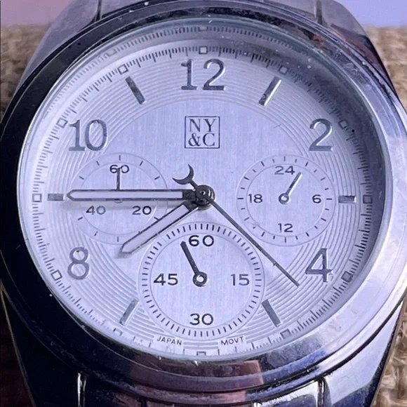 NY&Co Women's Silver Watch- New needs a battery - Picture 3 of 10